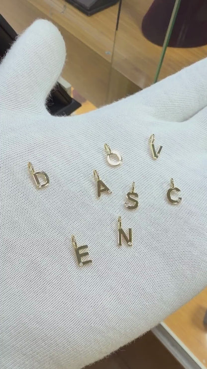 14K Altın Pırlantalı Harf Kolye Ucu – Minimal Kişiye Özel Altın Harf Kolye